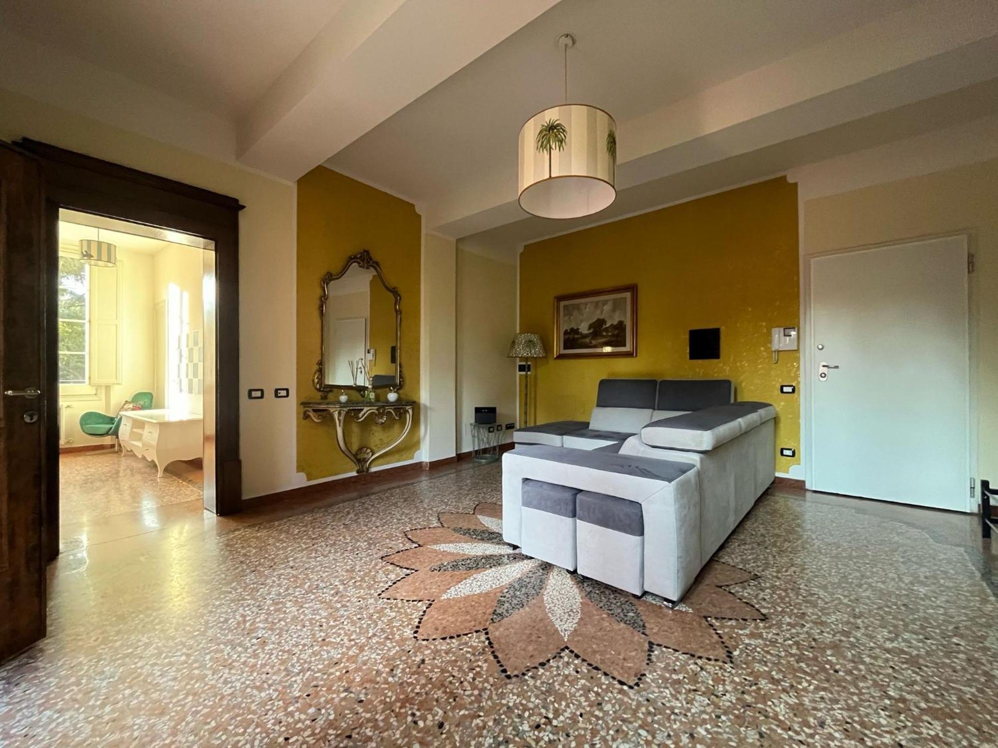 Saragozza Flat & Secret Garden Apartment Bologna Bagian luar foto